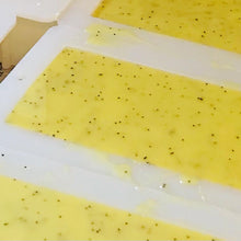 Load image into Gallery viewer, Lemongrass & poppyseed soap