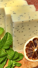 Load image into Gallery viewer, Lemongrass & poppyseed soap